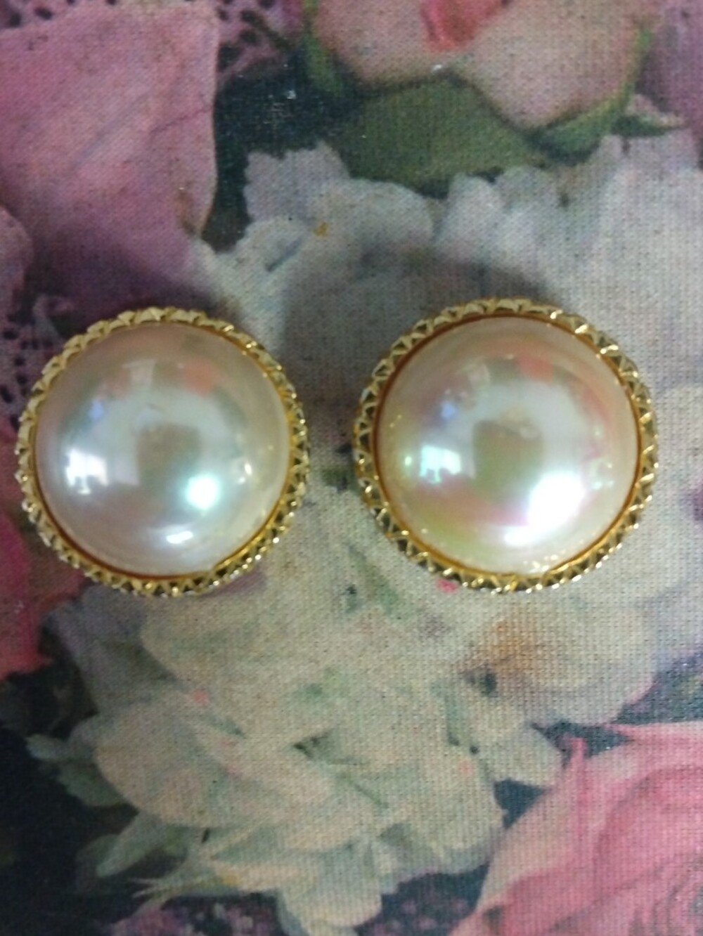 ❤️DAVID GROSSE DOMED FAUX PEARL AND GOLD TRIM CLIP EARRINGS